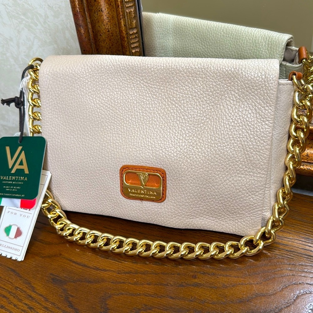 New Valentina leather chain handle purse. Magnetic closure.  Divider/pockets.